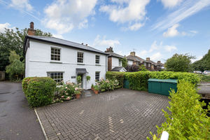 Pembroke Lodge, Thames Ditton- click for photo gallery